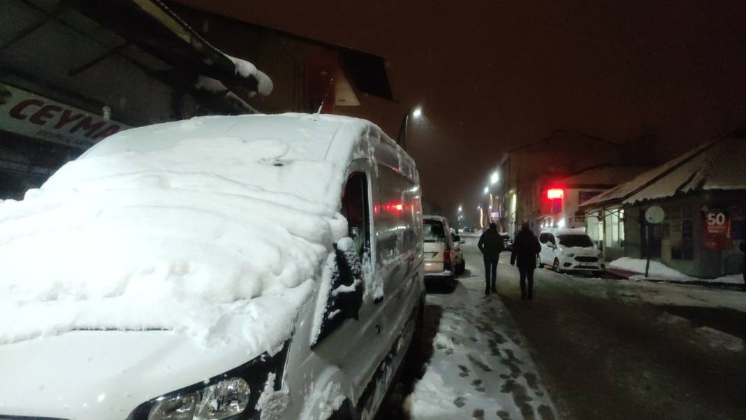 Bitlis ve Bingöl'de eğitime kar engeli - Resim: 12